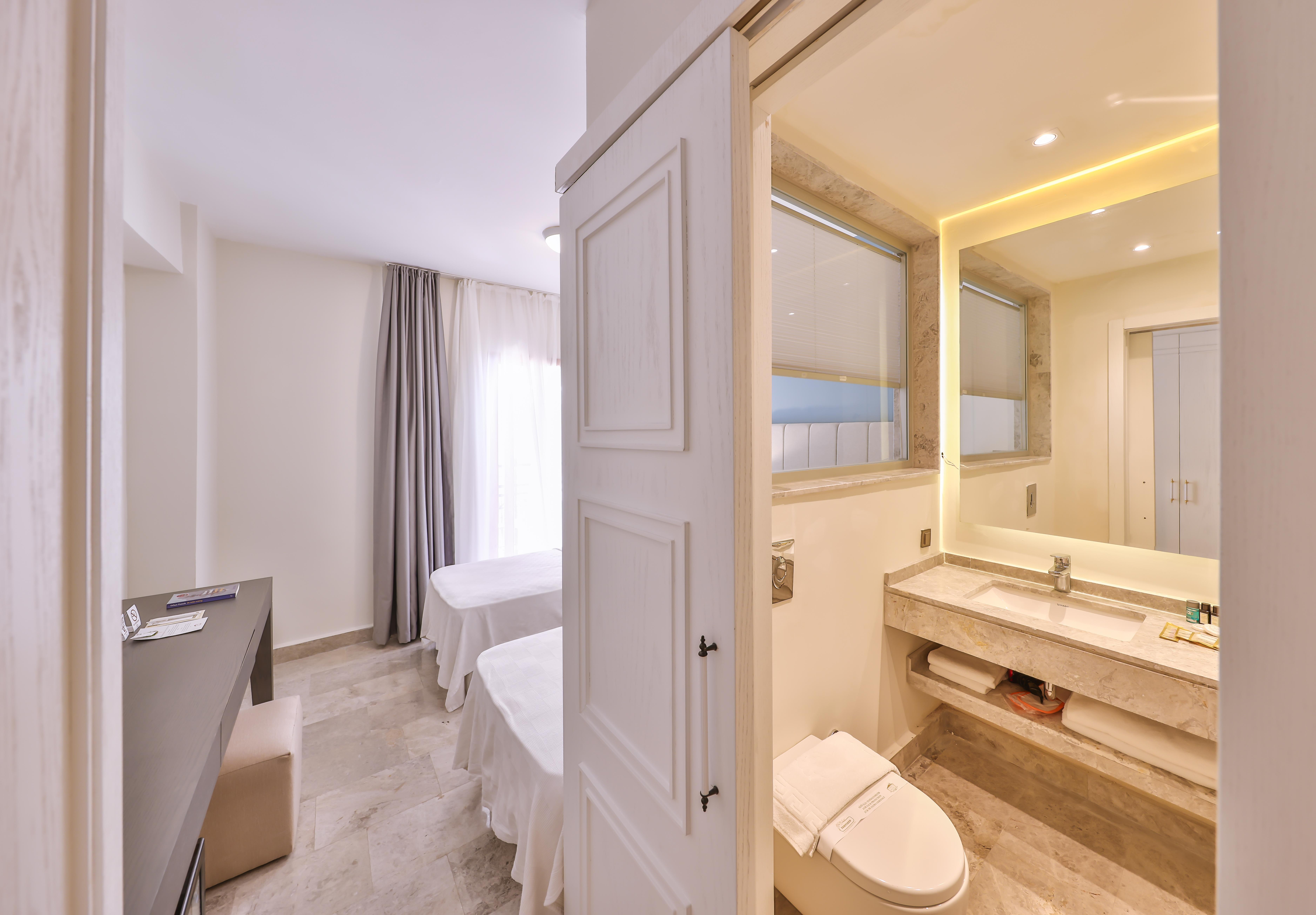 Hera Hotel